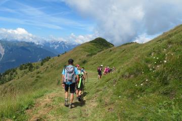 Friuli, Ravascletto, trekking biblico 2023, parrocchia dell'invisibile, luca buccheri, monica rovatti, Dieci Parole, Comandamenti, creazione, Bibbia, spiritualità, cammino